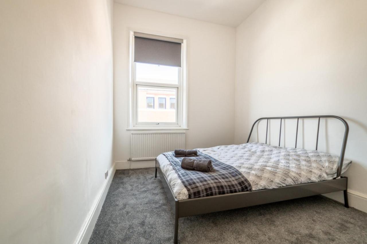 Peaky Blinders Apartment 5 Min Walk To Blackpool Tower Sleeps Up To 14 Exteriör bild
