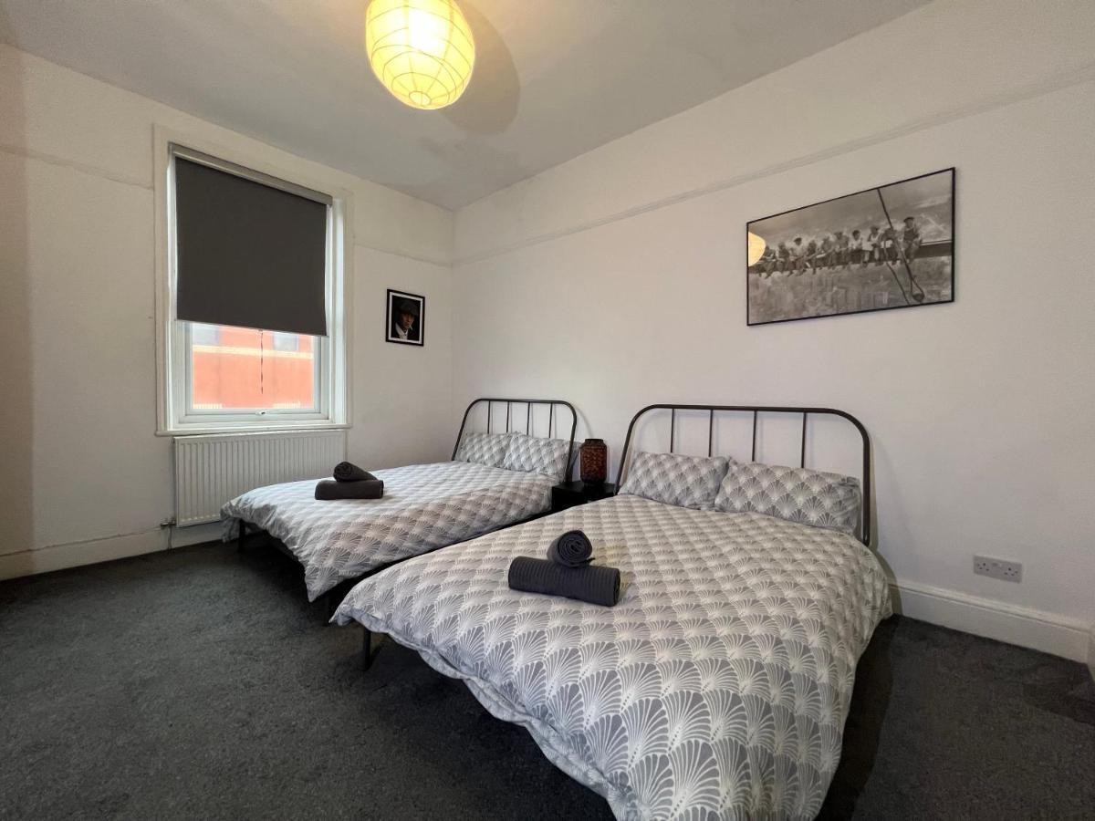 Peaky Blinders Apartment 5 Min Walk To Blackpool Tower Sleeps Up To 14 Exteriör bild