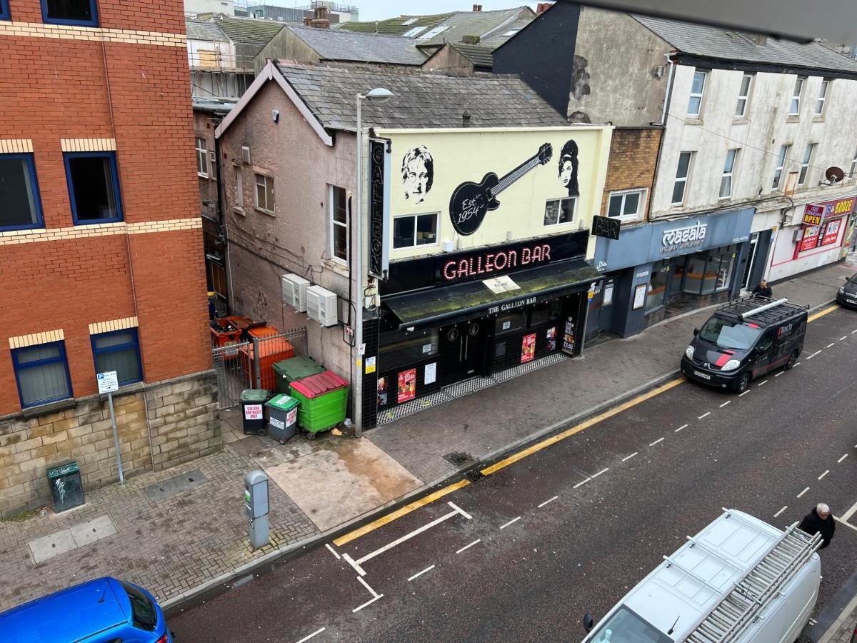 Peaky Blinders Apartment 5 Min Walk To Blackpool Tower Sleeps Up To 14 Exteriör bild